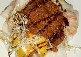 Sesuai dengan namanya, kupat tahu merupakan olahan tahu yang disajikan bersama potongan ketupat. Resep Kupat Tahu Klaten Sedapnya Kuah Kecap Tahu Kupat Pak Gombloh Solo 60 Detik Youtube