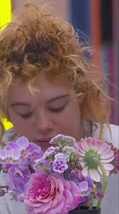 Briggitte pide que le regalen flores