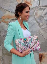 All categories bolsos caballero bolsas de viaje y neceseres mochila ordenador porta documentos y ordenador billeteros señora monederos llaveros paraguas cinturones y tirantes maletas maletas cabina bolsos señora guantes, gorros y bufandas mochila de vestir carteras de mano y fiesta. Como Elegir El Bolso Perfecto Para Ir A Una Boda Bolsas De Cuentas Senora Con Clase Bolsos De Moda