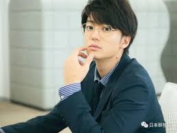 1.媒體來源:nhk 2.記者署名:nhk 3.完整新聞標題:俳優の伊藤健太郎さん 乗用車でバイクと衝突事故 2人けが 4.完整新聞內文: ä¼Šè—¤å¥å¤ªéƒŽè‚‡äº‹é€ƒé€¸æœªè¢«èµ·è¯‰ä½†ç½'å‹ä¸çœ‹å¥½å…¶å¤å‡º ä¼Šè—¤å¥å¤ªéƒŽ å±±æœ¬èˆžé¦™ æ–°æµªå¨±ä¹ æ–°æµªç½'