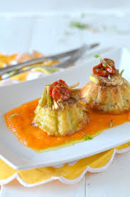 Ricette per cucinare il topinambur al forno, trifolato, fritto, con risotto o crudo. Tortino Di Topinambur E Carciofi Su Crema Di Zucca E Pomodorino Al Forno