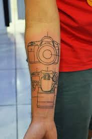 It's a popular tattoo design that embodies elements of purity, and the connection between the body, spirit, and mind. Tatuagem Traco Fino De Blueprint De Dslr Tattoos Geometric Tattoo Geometric