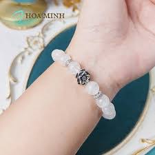 Linh Thach's Instagram, Twitter & Facebook