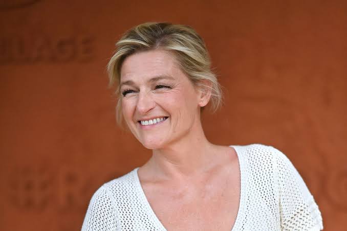Anne-Elisabeth Lemoine : tout savoir sur sa carrière, son mari et ses  enfants