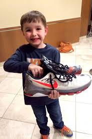 While golden state's win was certainly commendable, an even greater moment happened that night: Kevin Durant Gave His Christmas Sneakers To A Young Fan Who Beat Cancer Kicksonfire Com