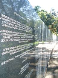 Durante la década de los 80 transcurre la guerra civil en el salvador entre los grupos armados de derecha en ejército y de izquierda, la guerrilla (fmln). Cia Dokumente Zum Pakt Zwischen Usa Und Militarregime In El Salvador Freigegeben Amerika21
