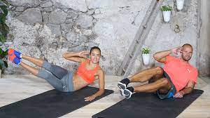 Sixpack übungen und auch fitnessübungen für zuhause reichen alleine nicht aus, um mit einem knallharten waschbrettbauch am strand oder in der disco zu glänzen. Funf Sixpack Ubungen Fur Zu Hause So Trainieren Sie Ihre Bauchmuskeln