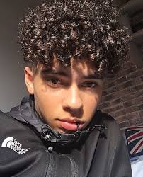 10 curly hairstyles for black and mixed men afroculture net : 32 Idees De Coiffures Pour Homme Frise Coiffures Pour Homme Frise Coiffure Homme Coupe De Cheveux