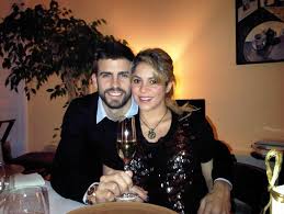 Bienvenidos estamos felices de anunciar el nacimiento de milan piqué mebarak, hijo de shakira y pique nacido el 22 de enero en. Milan Pique Mebarak Shakira Posts First Picture Of Newborn Son With Gerard Pique Photos