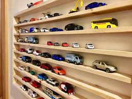 片付けが楽しくなる 自慢のミニカーを披露するための特別なラック roomie ルーミー おもちゃの部屋 片付け 段ボール