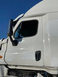 When you're in a rush to leave for work or coming home after a long day, few things are more frustrating than a garage door that doesn't open and close properly. 2017 Freightliner Cascadia 125 Door For Sale 720993 Md