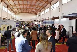 Wintmarket, société de production de vidéo d'entreprise à salon de provence, est à votre disposition pour parfaire votre communication d'entreprise. Salon De L Entreprise Photos Facebook