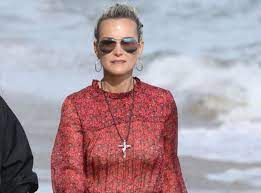 Laeticia hallyday de retour à paris et bien entourée : Laeticia Hallyday Ces Personnes Qui Ne Veulent Plus Etre Associees A Elle