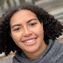 Stephanie Farina's Instagram, Twitter & Facebook