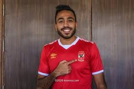 سادت حالة من الاستياء لدي الجهاز الفنى للفريق الكروي الاول بالنادي الأهلي بسبب ما بدر من محمود عبد المنعم كهربا خلال الأيام الماضية ، وتعمقت الأزمة بين اللاعب محمود كهربا وبيتسو موسميانى بسبب عدم المشاركة أساسيا فى. Ø§Ù„Ù„Ø§Ø¹Ø¨ Ù…Ø­Ù…ÙˆØ¯ ÙƒÙ‡Ø±Ø¨Ø§