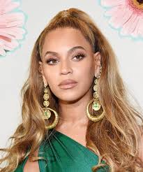 #omg awesome beyonce short length hairstyle , love so much the hair color, do you like it ? Beyonce Natural Hair Texture Neal Farinah Hairstylist