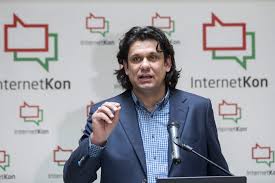Tamás deutsch was born on july 27, 1966 in budapest, hungary. Igy Beszelnek A Politikusok Ki A Felelos A Kozbeszed Rongalasert Zoom Hu