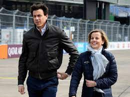 Wolff ve horner 2022 için planlanan yeni f1 biyoyakıt kullanımının ertelenmesini destekliyor. Wolff Susie Wollte Unbedingt Zu Einem Unabhangigen Team