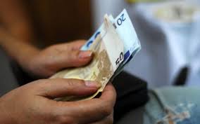 Κυρίως, όμως, αυτή η μικρή αύξηση του κατώτατου μισθού είναι ένα αισιόδοξο μήνυμα για το αύριο όλων: Xatzhdakhs Stoxos H Ay3hsh Toy Katwtatoy Mis8oy Sta 751 Eyrw Video Typosthes