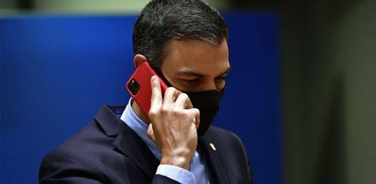 La Moncloa anuncia que el presidente Sánchez y la ministra Robles han sido  espiados con Pegasus