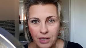 Schlupflider schminken und mit eye contouring geschickt hängende augenlider kaschieren: Schlupflider U40 U50 Junger Schminken Highlighter Tipp Youtube