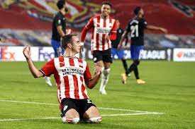 The philips stadion is the home ground of psv. Gol Mario Goetze Tak Mampu Bawa Psv Menang Republika Online