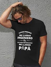 Comenzaremos colocando un cartón dentro de cada camiseta (sujeta con pinzas de la ropa), para que la pintura no se traspase al lado opuesto de la camiseta; Venta Camisas Para El Dia Del Padre En Stock