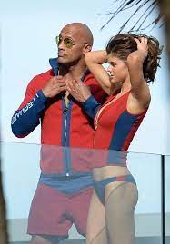 On october 2, 2014, dwayne johnson was attached to star in the lead role, and justin malen was set to rewrite the script. ÅµatÄ‰Ä¥ Baywatch 20 7 Movie Online For Free Beroemdheden
