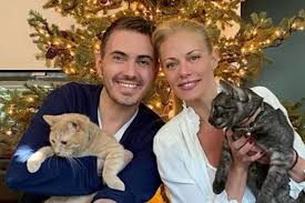 6 ἦν δὲ ὁ ἰωάννης ἐνδεδυμένος. N Sj Fjkzpuhvm