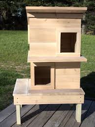By sara kent, petfinder outreach team. 15 Diy Outdoor Cat Houses For Your Fur Babies