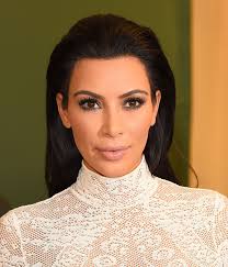 See pictures of kim kardashian with different hairstyles, including long hairstyles, medium hairstyles, short hairstyles, updos, and more. Kim And Khloe Kardashian Wear The Same Hairstyle On The Same Day Glamour