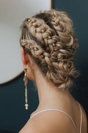 We all help each other. A Dreamlike Worship Of The Otherworldly Glitter Of Evening Stars These Beautiful Swarovski Star Rose Gold Stone Hair Styles Long Hair Styles Curly Hair Styles
