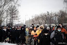В кремле указали на обязанность граждан соблюдать закон, если фбк признают экстремистами. L7iqpzlymeweom