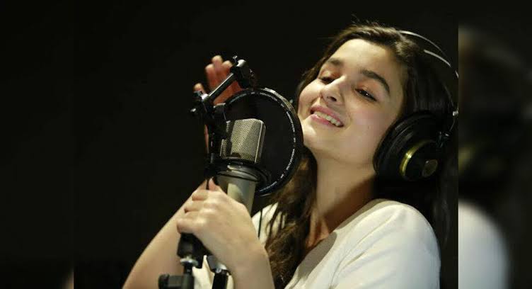 WATCH: Alia Bhatt sings to Rahman's tunes for Highway | Hindi Movie News -  Times of India