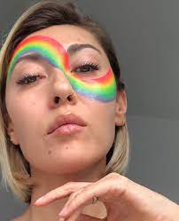 Vogue zeigt ihnen vier von . Pride 2020 Makeup Looks Rainbow Inspired Beauty From Fara Homidi Vogue