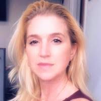 Elizabeth Mace's Instagram, Twitter & Facebook