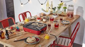 Derrière le même concept convivial de la raclette se cachent une foule d'appareils très différents. Chandeleur Choisir Ses Appareils A Crepes Gaufres Et Recettes