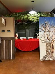 A Huge thank you to Piper Skelton and Southern Tails, LLC for being the  headline sponsor for A Magnolia Christmas. Our team spent the day setting  up getting ready !!! There are