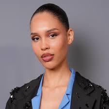 Nara Smith's Instagram, Twitter & Facebook