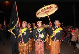 Suku sunda adalah salah satu suku yang berada di provinsi jawa barat. 50 Nama Nama Suku Bangsa Di Indonesia Dan Penjelasannya Terlengkap The Book