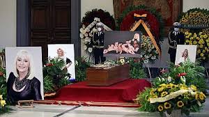 He is survived by his wife maria nino, son ricardo(sandra) nino, daughter ana petra lopez, grandchildren 4. Italia Despide A Raffaella Carra Con Un Emotivo Funeral