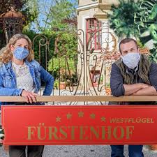 Jede staffel dreht sich alles um die neuen „sturm der liebe paare. Sturm Der Liebe Ard Heile Welt Am Hotel Furstenhof Telenovela Ignoriert Corona Pandemie Tv