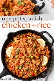 One Pot Spanish Chicken And Rice Recipe In 2020 Spanish Chicken Recipes Family Favorite Meals