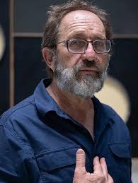 Boris Viskin en Mimesis @borisviskin @art.studio.244 “Más que hablar de la  naturaleza como paisaje, esta serie apunta a la naturaleza humana...” —  Boris Viskin En la exposición Mimesis, Boris Viskin presenta El