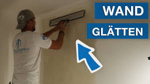 Das schleifen gehört zu den anstrengendsten, lautesten und schmutzigsten arbeiten, um wände zu glätten. Wand Glatt Spachteln Wand Einfach Glatten Mit Dem Wandprofi 2020 Youtube