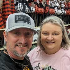 Janet Luebbert's Instagram, Twitter & Facebook