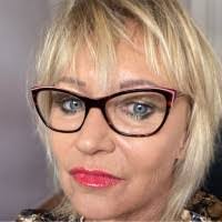 Shelley Crook's Instagram, Twitter & Facebook