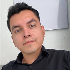 Se sabe que los monos araña se desplazan entre las ramas de los árboles  colgándose de manos y patas, usando su cola como un quinto miembro, y que  en el suelo se