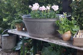 Galvanized Tub With Flowers Verzinkte Wanne Garten Deko Garten Deko Ideen