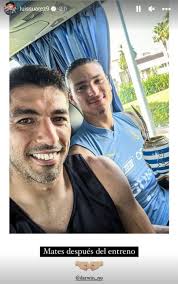 Luis Suarez and Darwin Nunez pose together in Uruguay World Cup camp